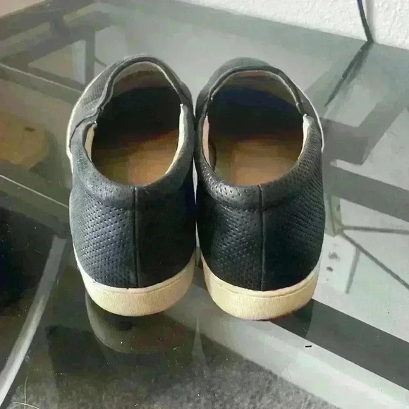 Women's Naturalizer Navy Slip On Leather Sneakers Size 11 - Picture 5 of 7